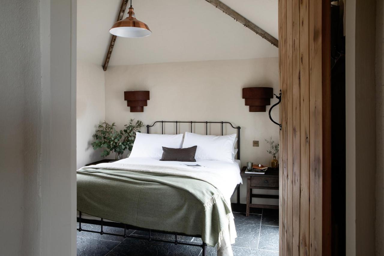 Gate Lodge@white